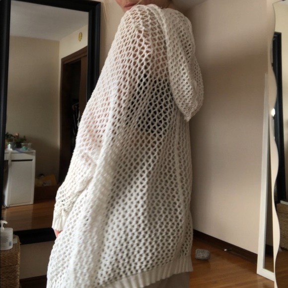 Cardigan 🤍 SOLD - Picture 3 of 5